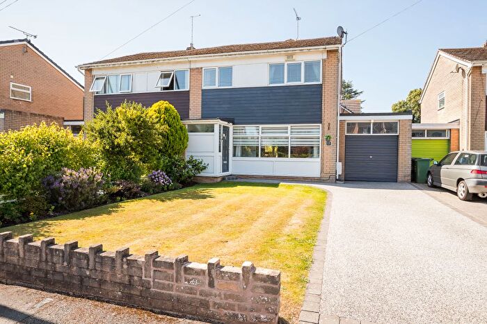 3 Bedroom Semi-Detached House For Sale In Maxwell Close, Wrexham, LL12