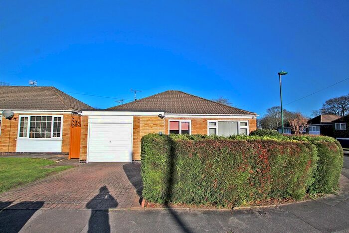 2 Bedroom Detached Bungalow To Rent In Yalding Drive, Wollaton, Nottingham, NG8