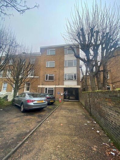 3 Bedroom Flat To Rent In Romford Road, London, E15