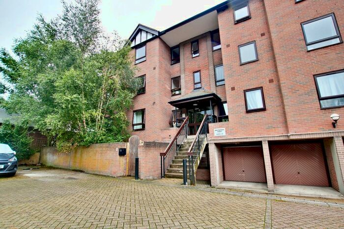 1 Bedroom Flat To Rent In Crystal Palace Parade, London, SE19