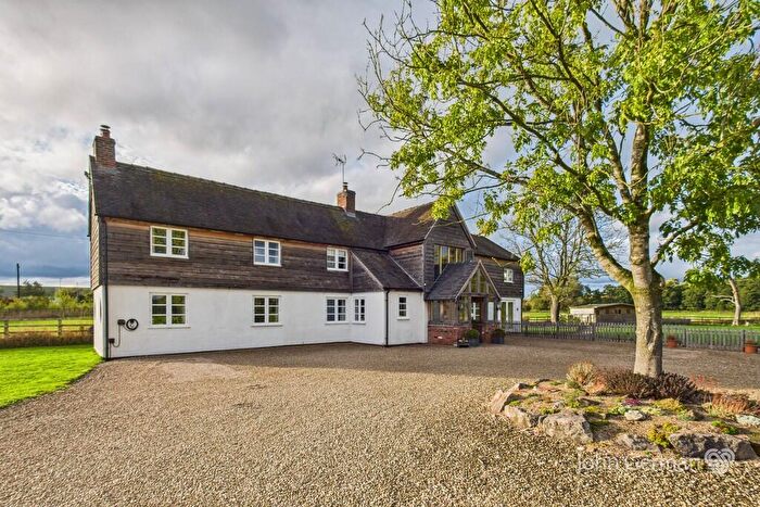 4 Bedroom Detached House For Sale In New Road, Uttoxeter, ST14
