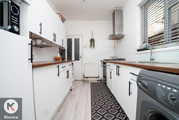 3 Bedroom End Of Terrace House For Sale In Blythswood Road, Birmingham, B11