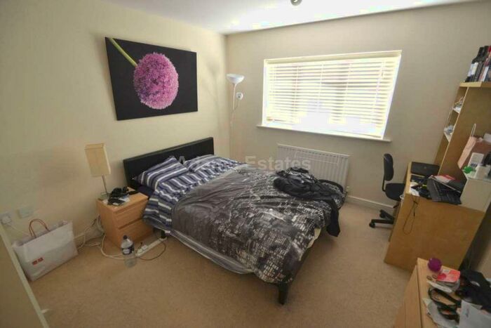 5 Bedroom Semi-Detached House To Rent In Addington Road, Reading, RG1