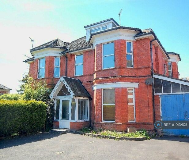 2 Bedroom Flat To Rent In Holdenhurst Road, Bournemouth, BH8