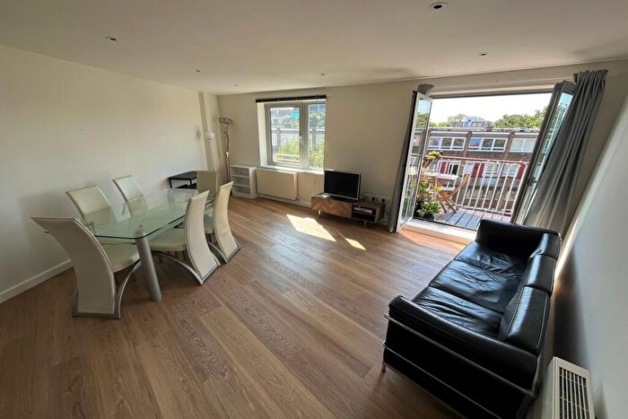2 Bedroom Flat To Rent In Vizion . London - Epc Rating B, N7