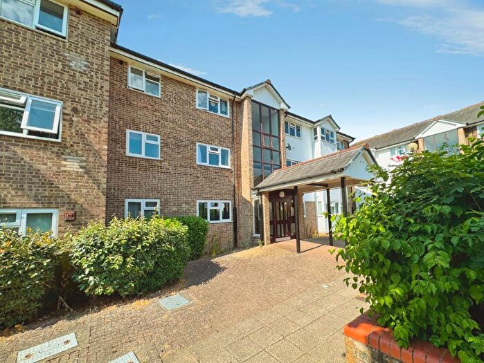 2 Bedroom Apartment For Sale In St. Andrews, Bracknell, Berkshire, RG12
