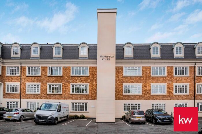 2 Bedroom Flat To Rent In Brompton Court, Bromley, Kent, BR1