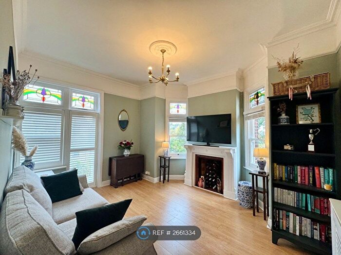 2 Bedroom Flat To Rent In Summerhill, London, SE23