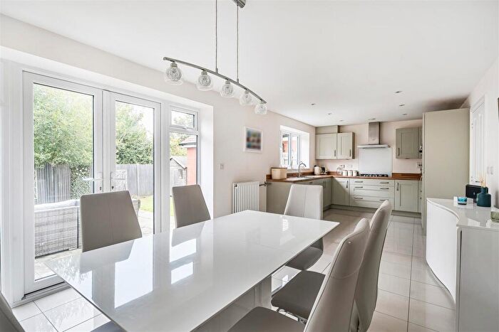 4 Bedroom Detached House For Sale In Cleverley Rise, Southampton, SO31