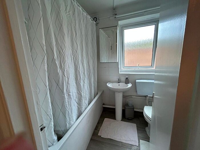 1 Bedroom Flat To Rent In Vyner Court, Hackney, London, E5