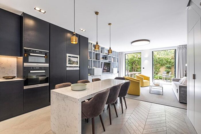 2 Bedroom Mews To Rent In Devonshire Mews, Park Walk London, SW10