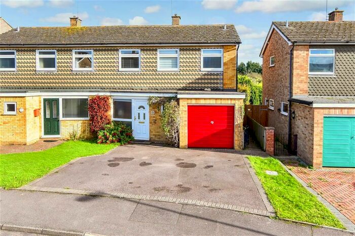 3 Bedroom Semi-Detached House For Sale In Russett Road, East Peckham, Tonbridge, Kent, TN12