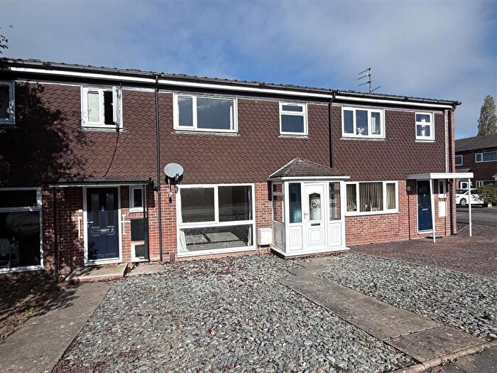 3 Bedroom Terraced House For Sale In Rawlinson Road, Leamington Spa, CV32