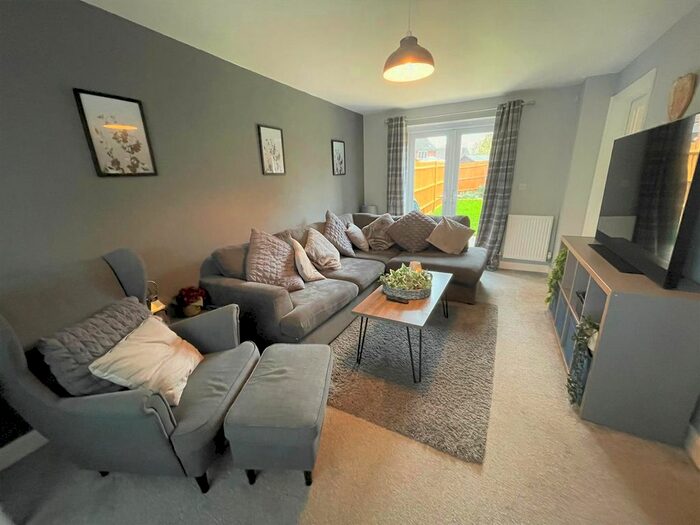 3 Bedroom Semidetached House For Sale In Wheatcroft Way, Swindon, SN1
