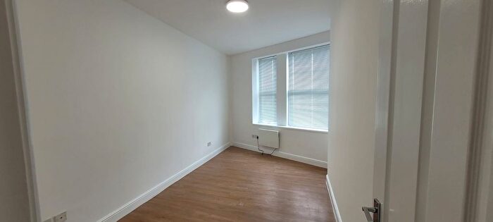 2 Bedroom Flat To Rent In Hammlet Court Road, Westcliff-On-Sea, SS0