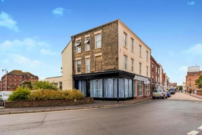 3 Bedroom Flat To Rent In North Cross Street, Gosport, PO12