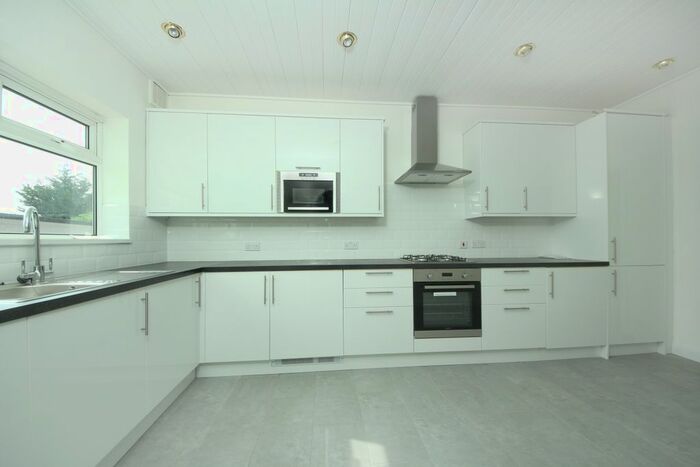 5 Bedroom Semi-Detached House To Rent In St. Dunstans Avenue, London, W3