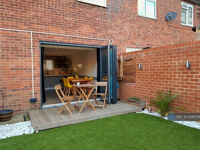 2 Bedroom End Of Terrace House To Rent In Vernon Walk, Northampton, NN1