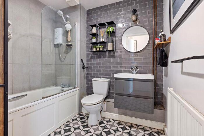 1 Bedroom Flat For Sale In East Walls, Chichester, PO19