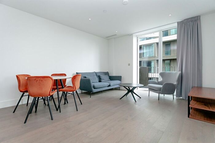 2 Bedroom Flat To Rent In Gartons Way, London, SW11