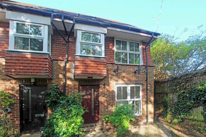 1 Bedroom Flat To Rent In Windmill Rise, Kingston Upon Thames, KT2