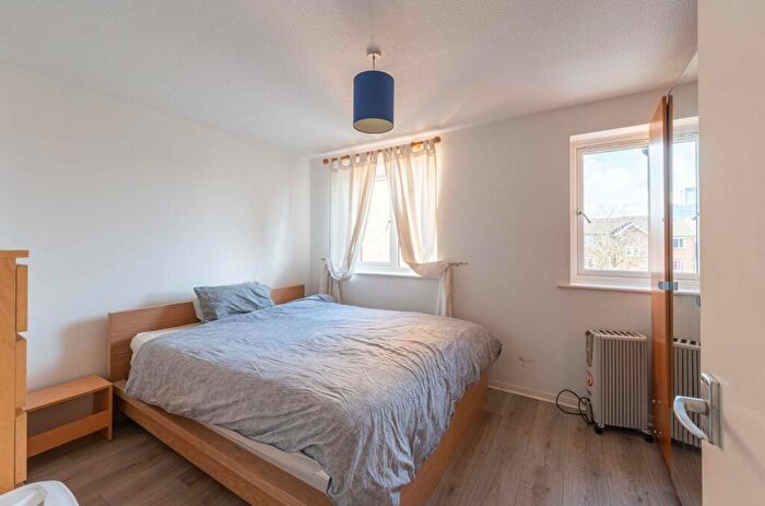 1 Bedroom Flat To Rent In Inwen Court, Deptford, London, SE8