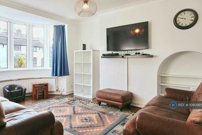 3 Bedroom Semi-Detached House To Rent In Austin Avenue, Bromley, BR2