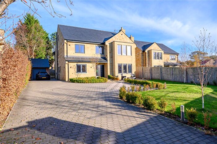 6 Bedroom Detached House For Sale In Crabtree Green, Collingham, LS22