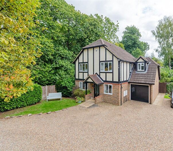 4 Bedroom Detached House For Sale In Harvel Road, Meopham, Kent, DA13