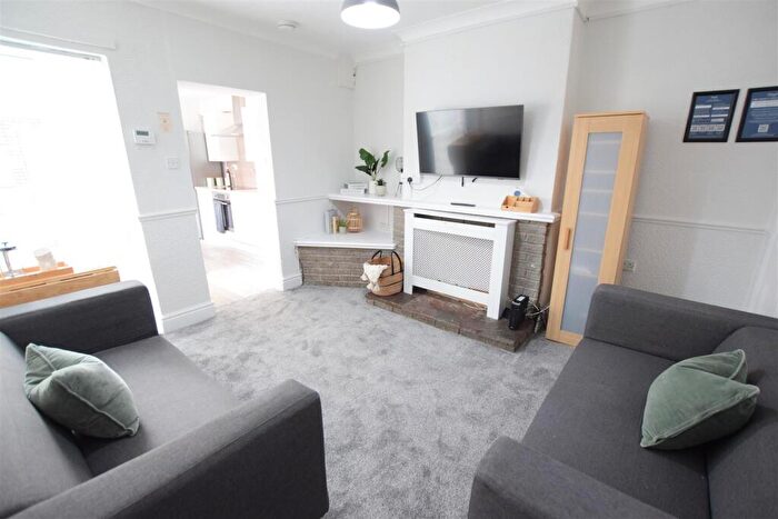4 Bedroom Terraced House To Rent In Gresham Street - Student House - /, LN1