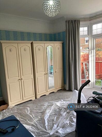 1 Bedroom Flat To Rent In Ground Floor, London, N12