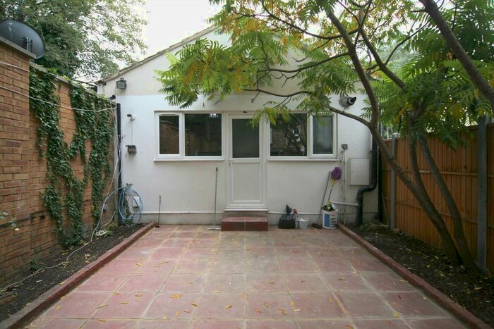 2 Bedroom Bungalow To Rent In Wallwood Road, Leytonstone, E11