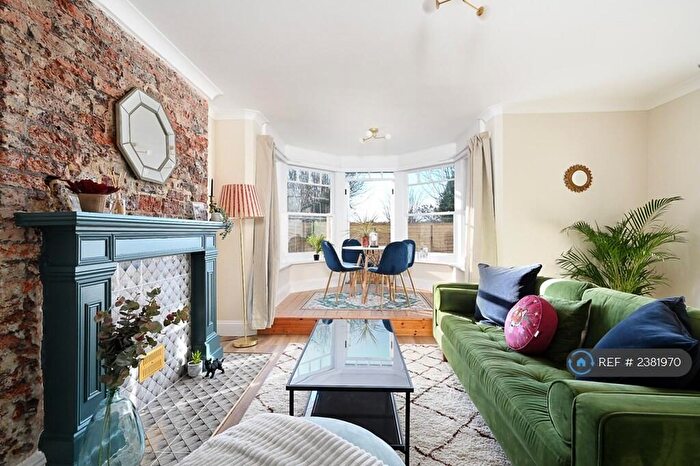 2 Bedroom Flat To Rent In Beaconsfield Villas, Brighton, BN1