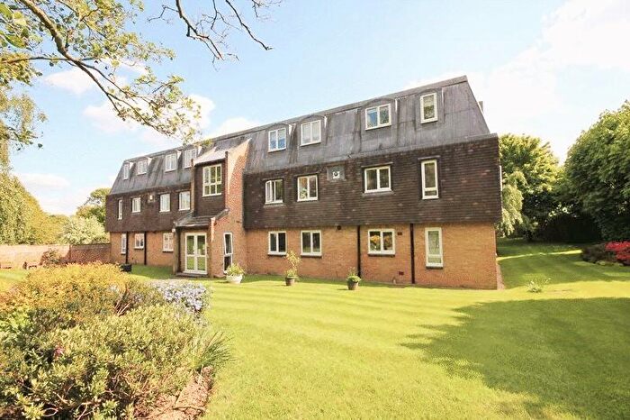 2 Bedroom Flat To Rent In Iona Way, Haywards Heath, RH16