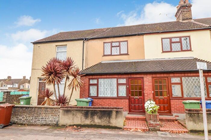 3 Bedroom Terraced House For Sale In Bedford Road, Grays, RM17