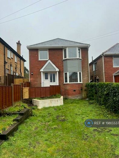 3 Bedroom Detached House To Rent In Albert Road, Poole, BH12