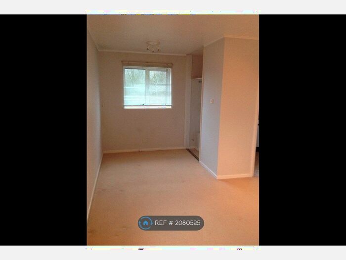 Studio To Rent In St. Leonards Park, East Grinstead, RH19