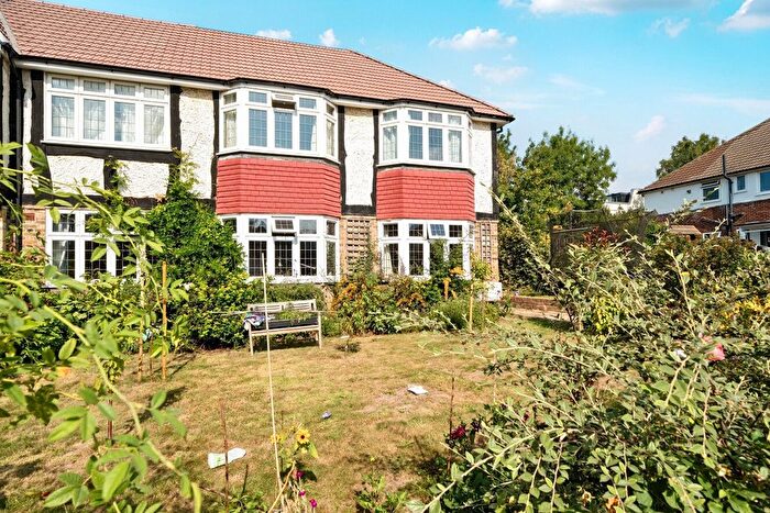 3 Bedroom Flat For Sale In The Knoll, Kent, BR3