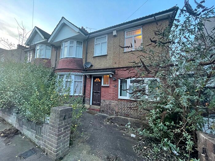 4 Bedroom Property To Rent In Alton Road, Luton, LU1