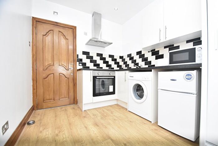 Studio To Rent In Green Lane, London, SW16
