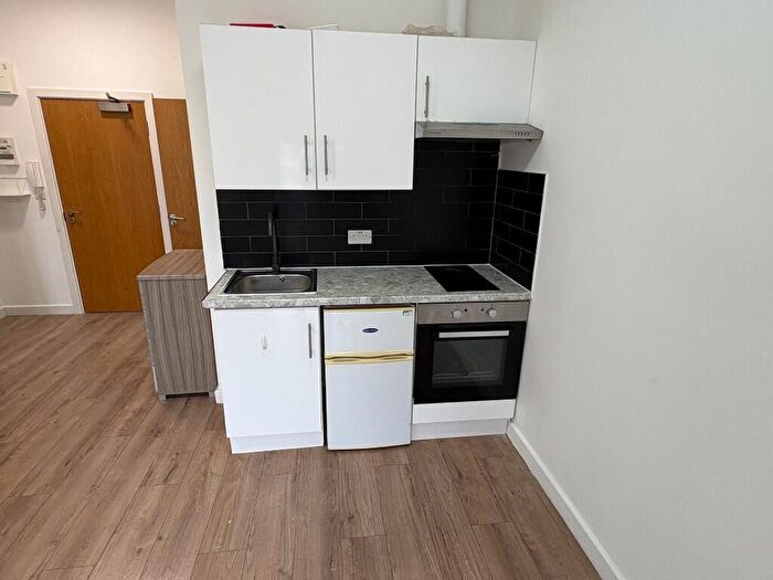 1 Bedroom Flat To Rent In Burnside Road, Dagenham, London, RM8