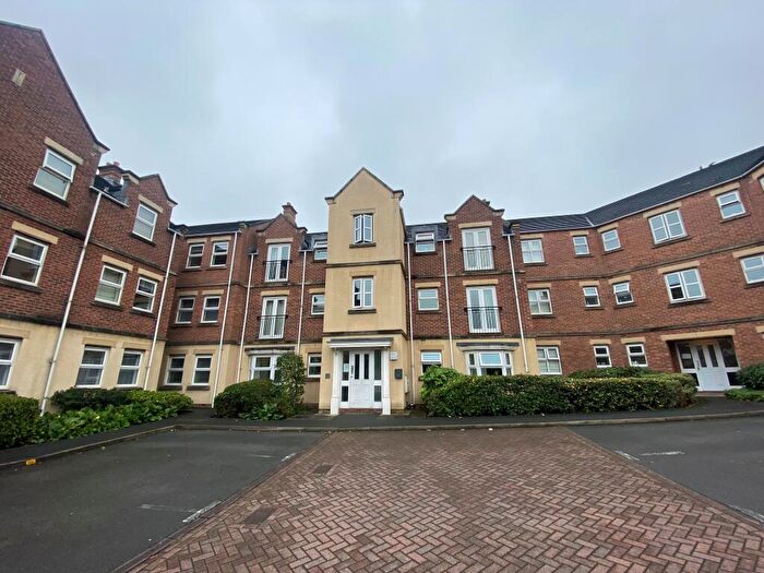 2 Bedroom Apartment To Rent In Whitehall Croft, Leeds, LS12