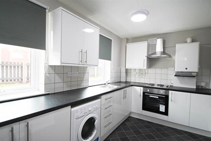 4 Bedroom Apartment To Rent In Westfield Court, Hyde Park, Leeds, LS3