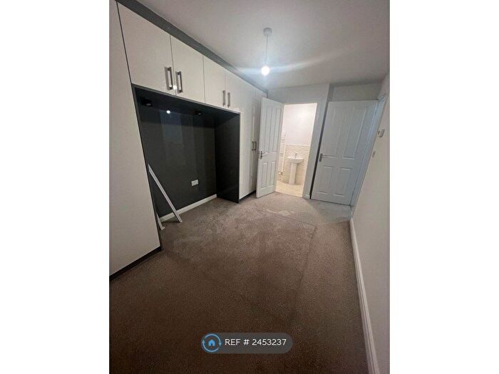 3 Bedroom Semi-Detached House To Rent In Brockington Way, Leicester, LE4