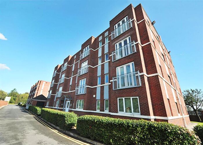 2 Bedroom Apartment For Sale In Forebay Drive, Irlam, M44
