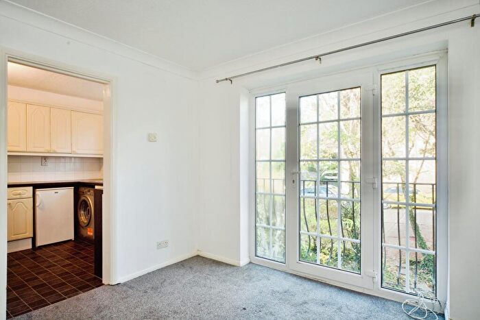2 Bedroom Flat For Sale In Crofton Way, Enfield, EN2