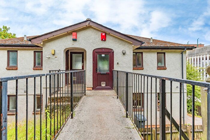 1 Bedroom Flat For Sale In Castle Lane, Torquay, Devon, TQ1