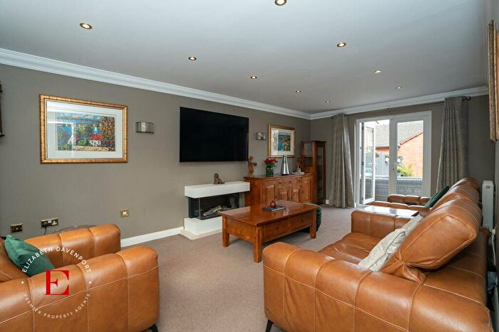 5 Bedroom Detached House For Sale In Fennyland Lane, Kenilworth, CV8