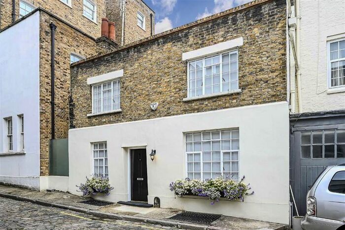 2 Bedroom Property To Rent In Brunswick Mews, London, W1H
