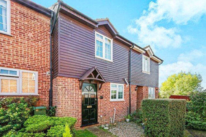 2 Bedroom Property To Rent In Greenhill Gardens, Guildford, GU4